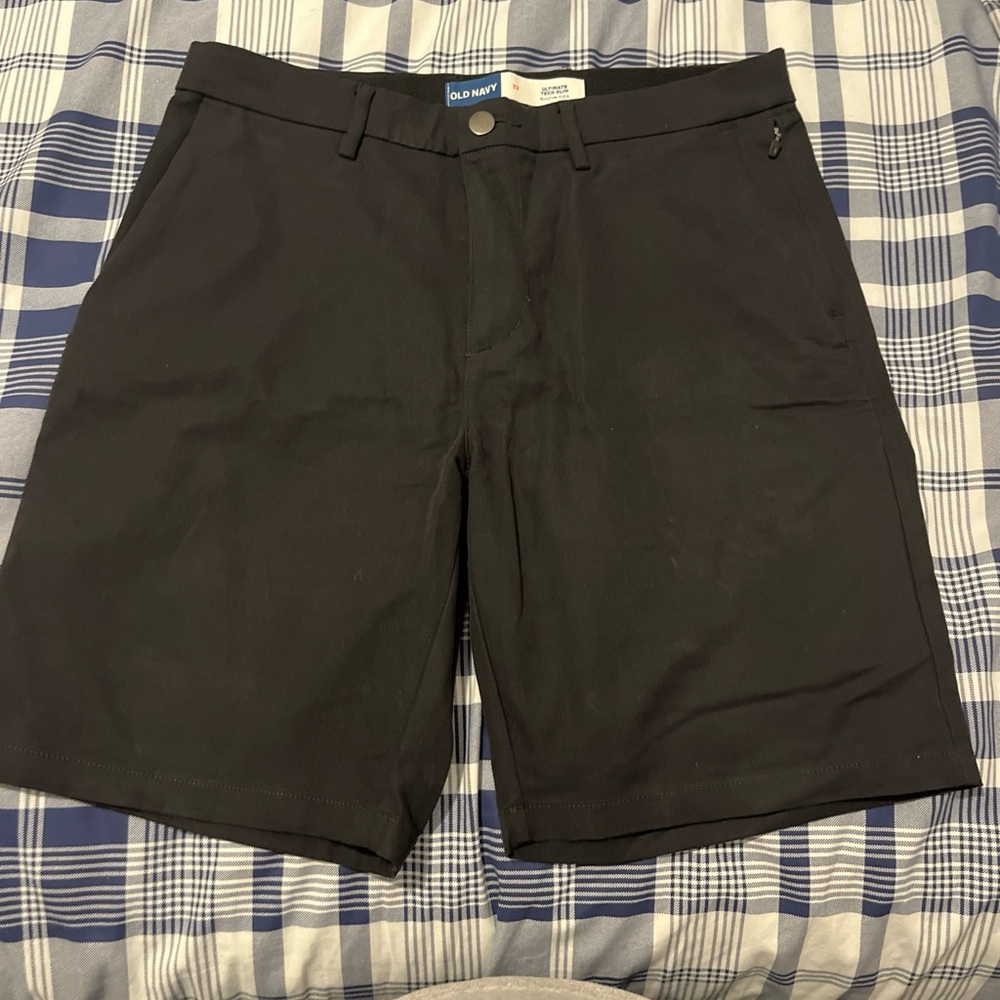 Old Navy Men's Black Ultimate Tech Slim Performance Shorts